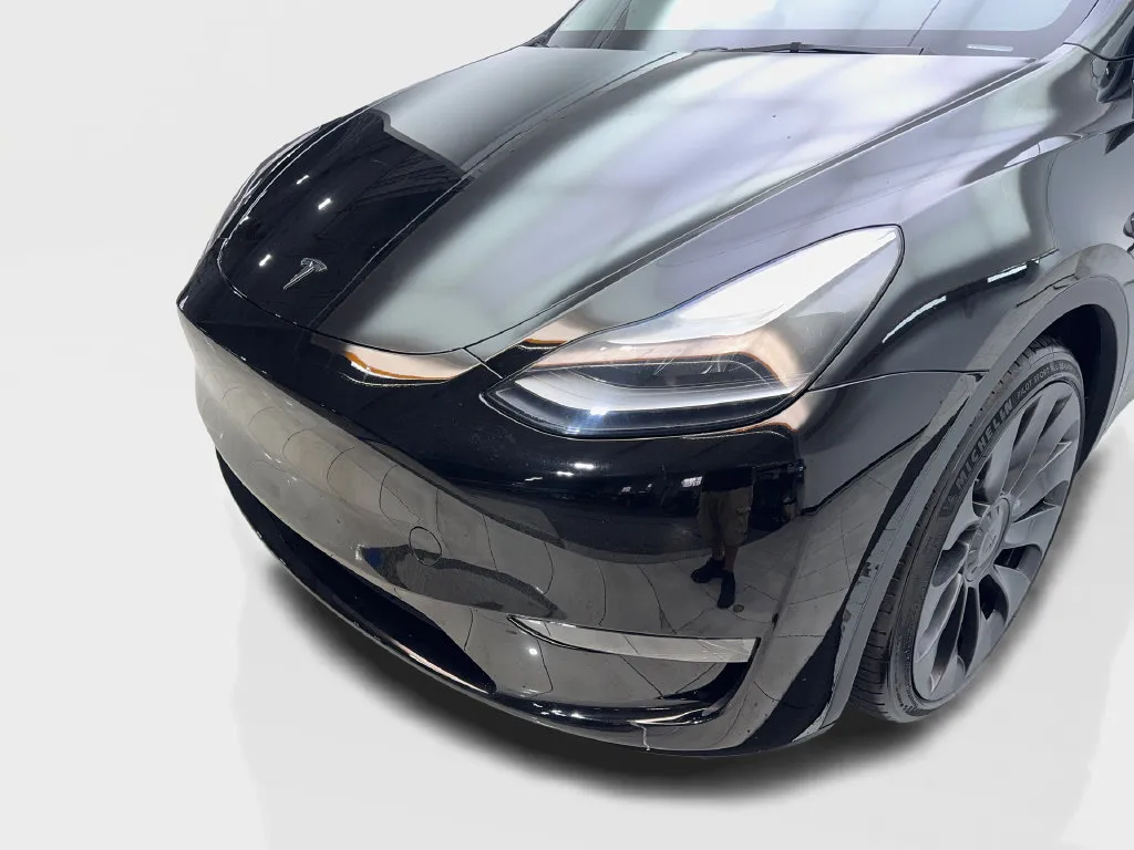 Tesla Model Y photo 18