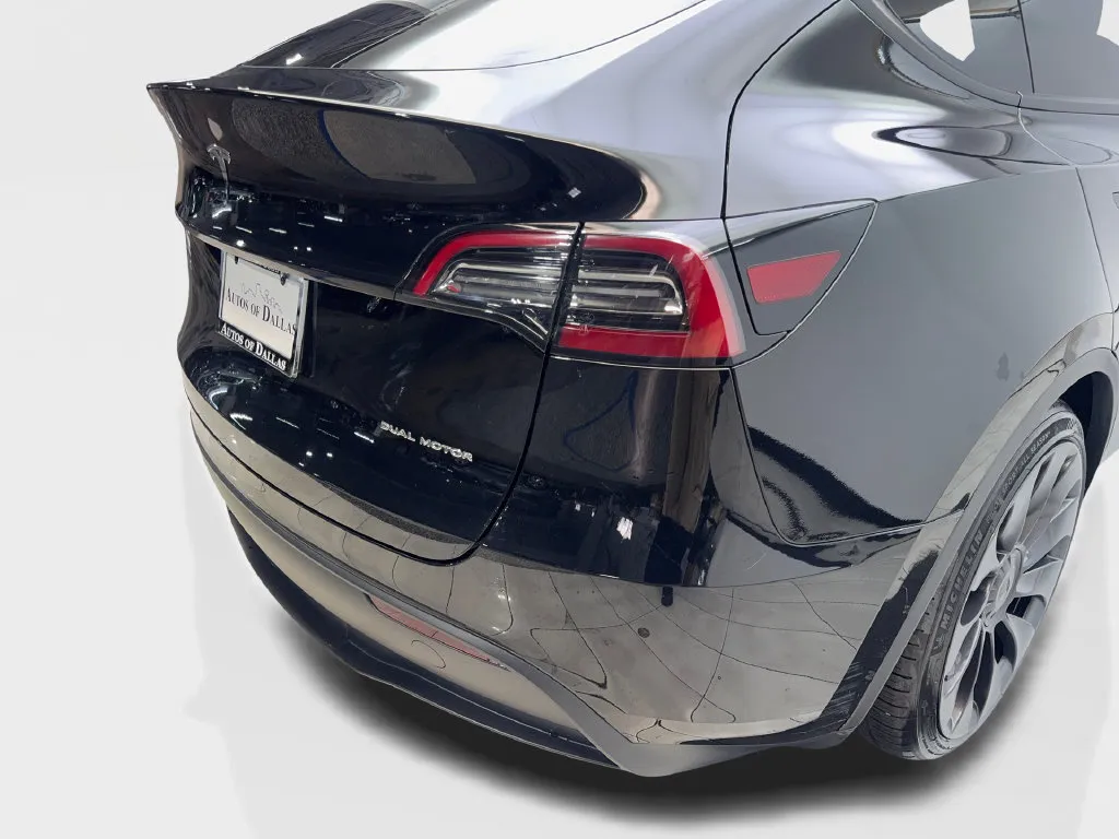 Tesla Model Y photo 20
