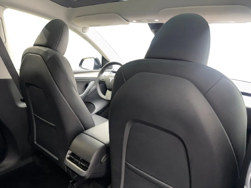 Tesla Model Y photo 43