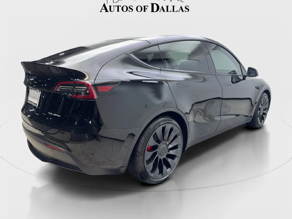 Tesla Model Y photo 7