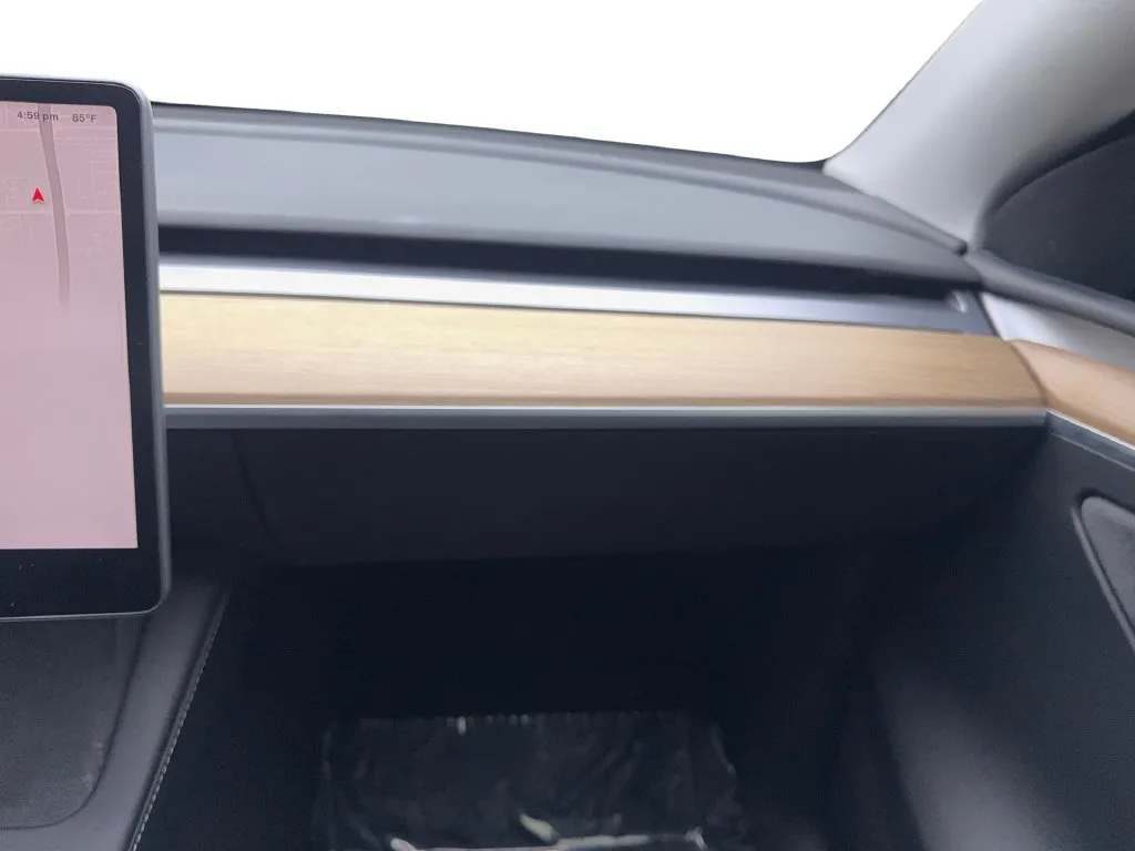 Tesla Model Y photo 61