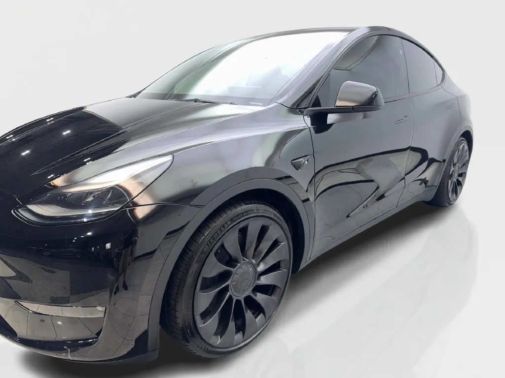 Tesla Model Y photo 12