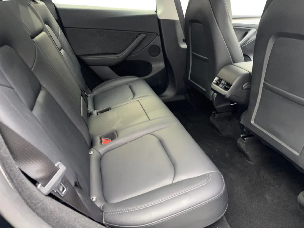Tesla Model Y photo 41