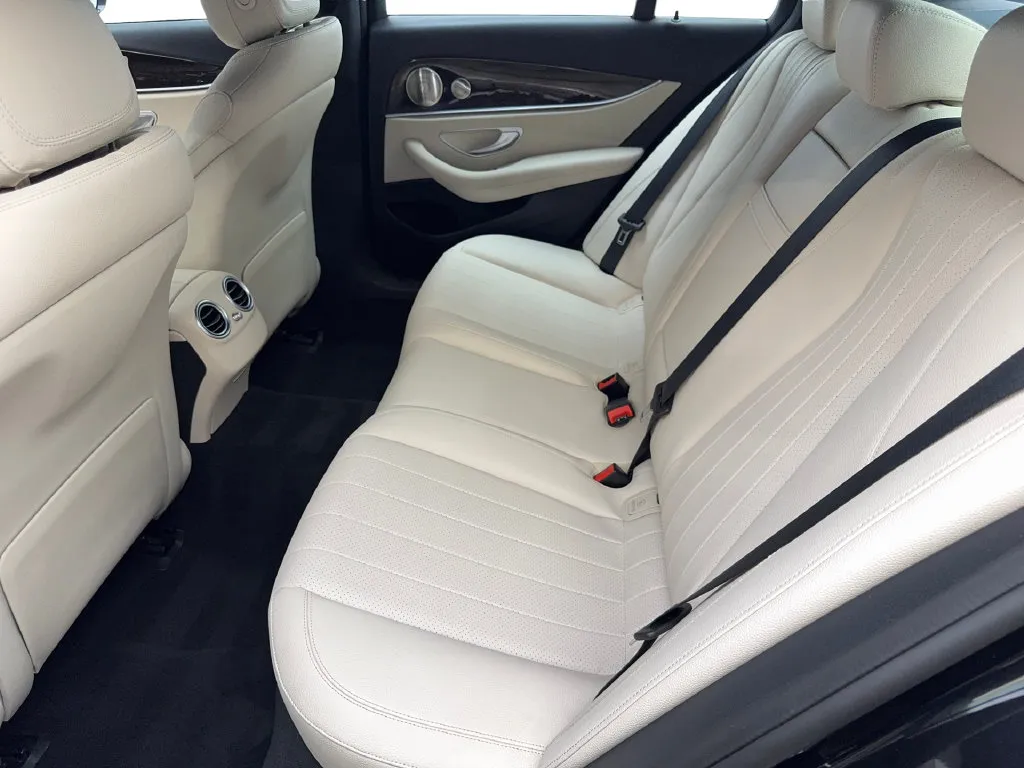 Mercedes-Benz E-Class photo 33