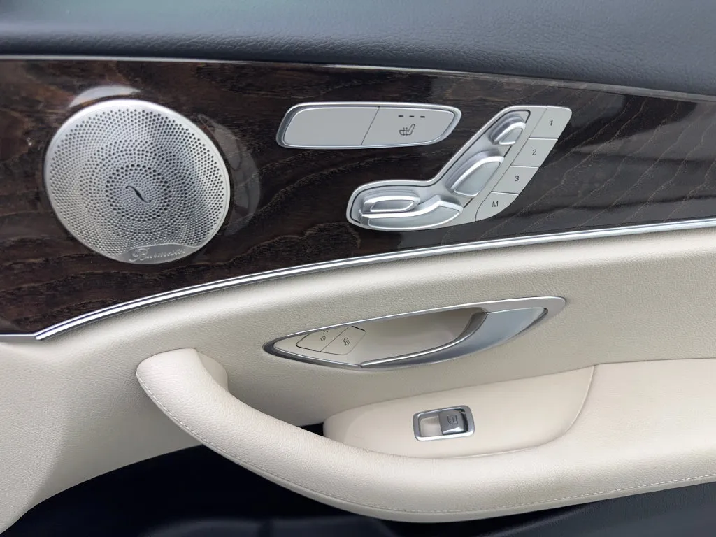 Mercedes-Benz E-Class photo 48