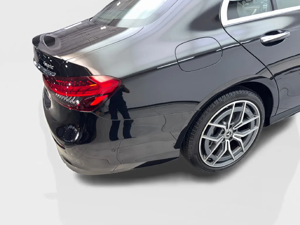 Mercedes-Benz E-Class photo 18