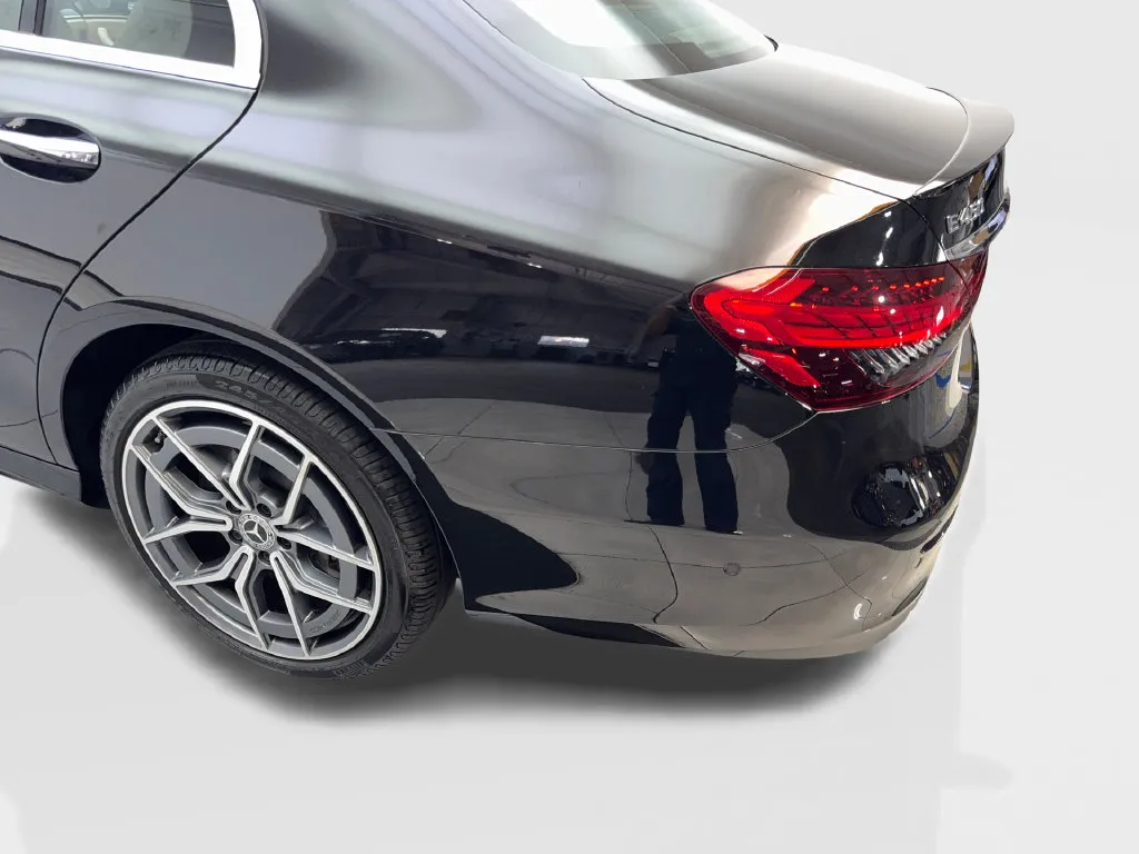 Mercedes-Benz E-Class photo 19