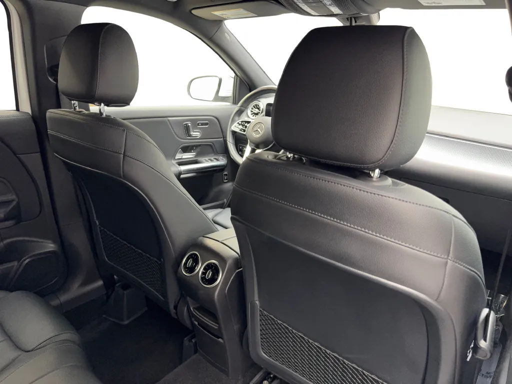 Mercedes-Benz GLA photo 40