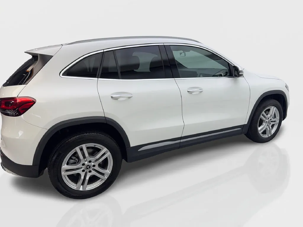 Mercedes-Benz GLA photo 15