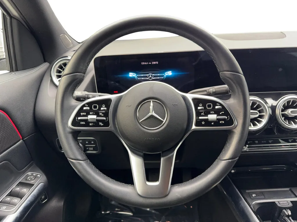 Mercedes-Benz GLA photo 54