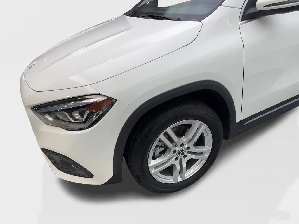 Mercedes-Benz GLA photo 20