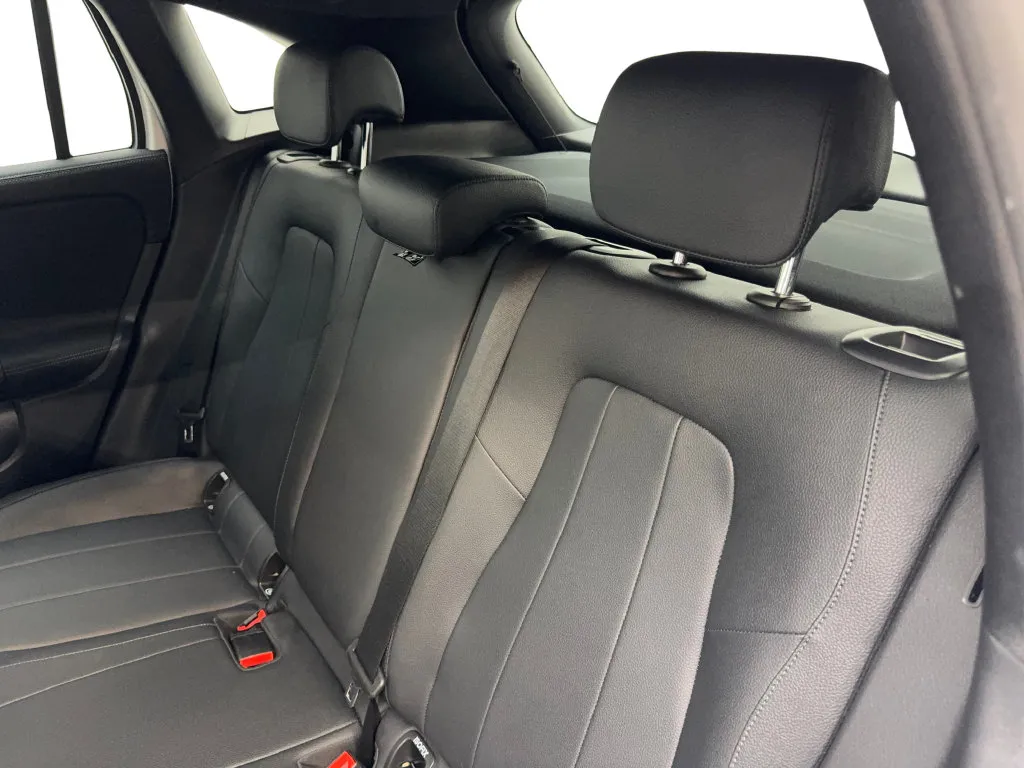 Mercedes-Benz GLA photo 33