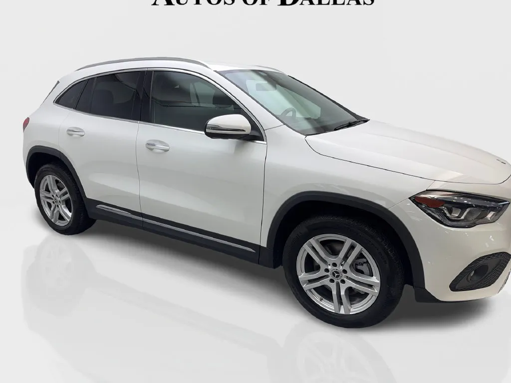 Mercedes-Benz GLA photo 14