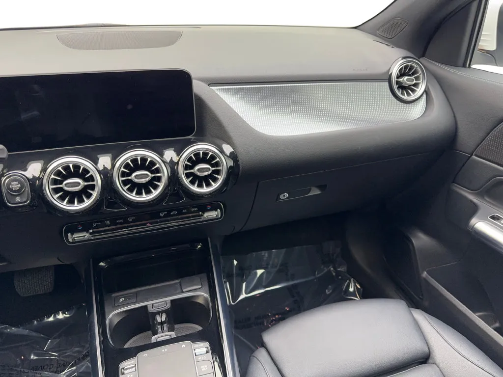 Mercedes-Benz GLA photo 52