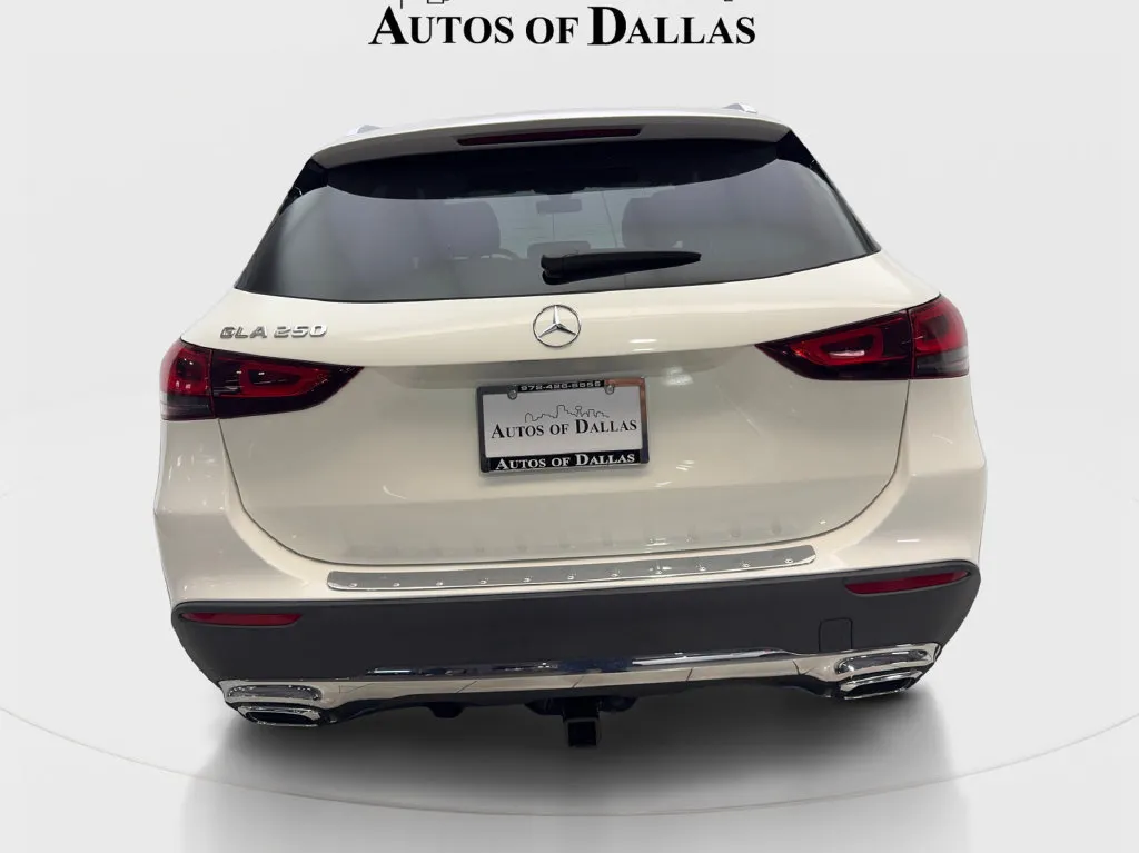 Mercedes-Benz GLA photo 8