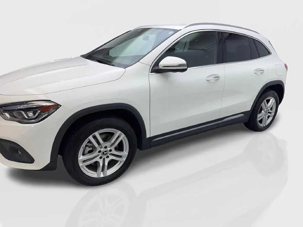 Mercedes-Benz GLA photo 12