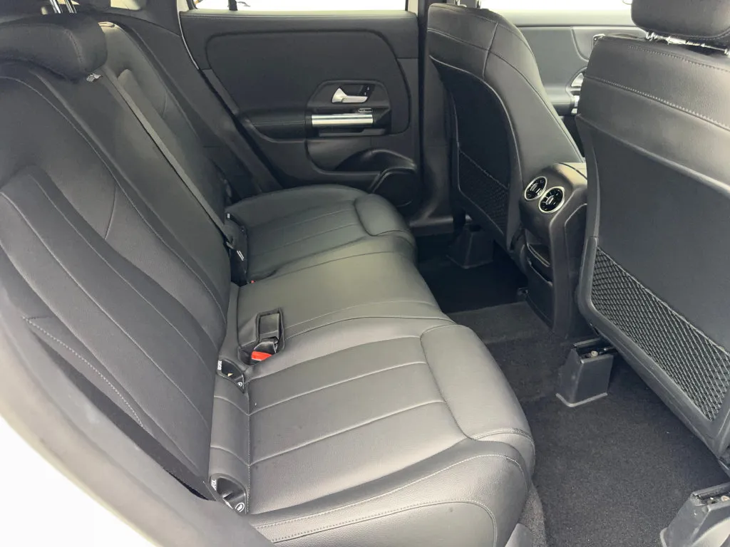 Mercedes-Benz GLA photo 37