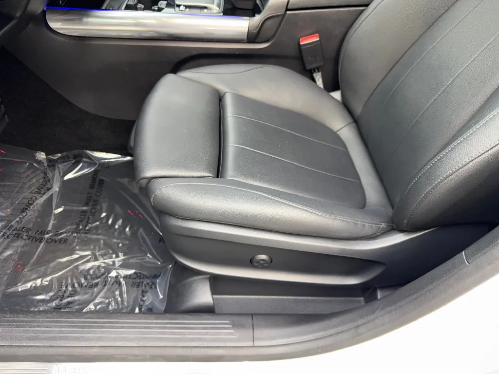 Mercedes-Benz GLA photo 26