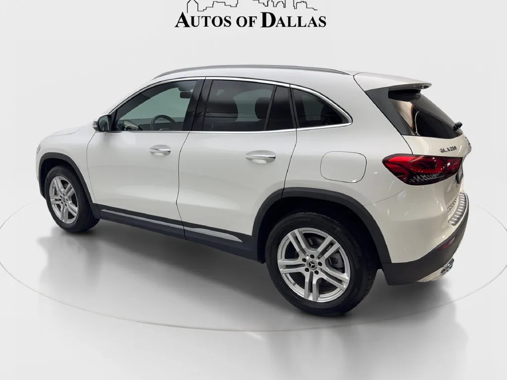 Mercedes-Benz GLA photo 10