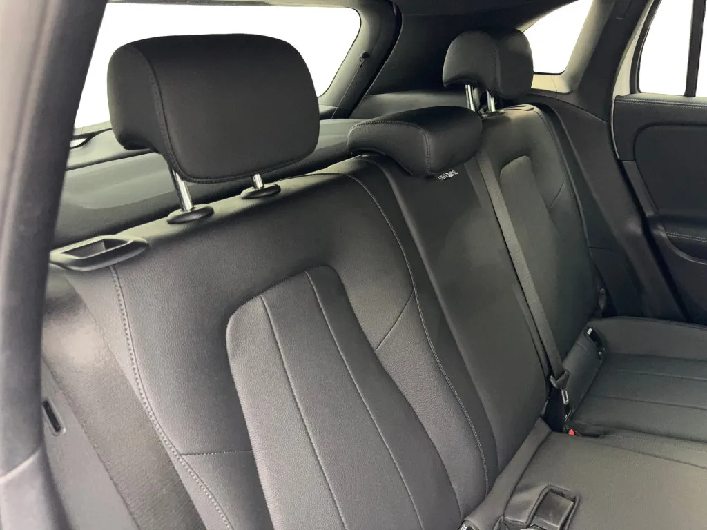 Mercedes-Benz GLA photo 39