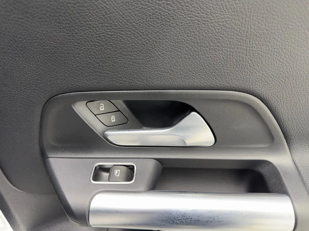 Mercedes-Benz GLA photo 42