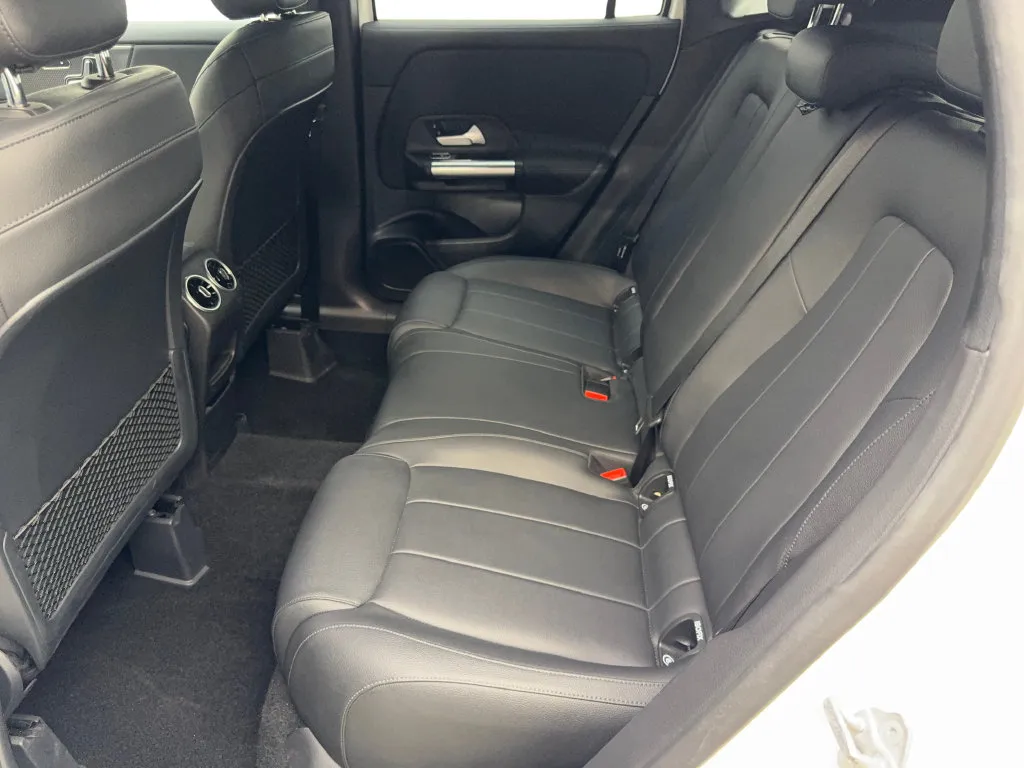 Mercedes-Benz GLA photo 32