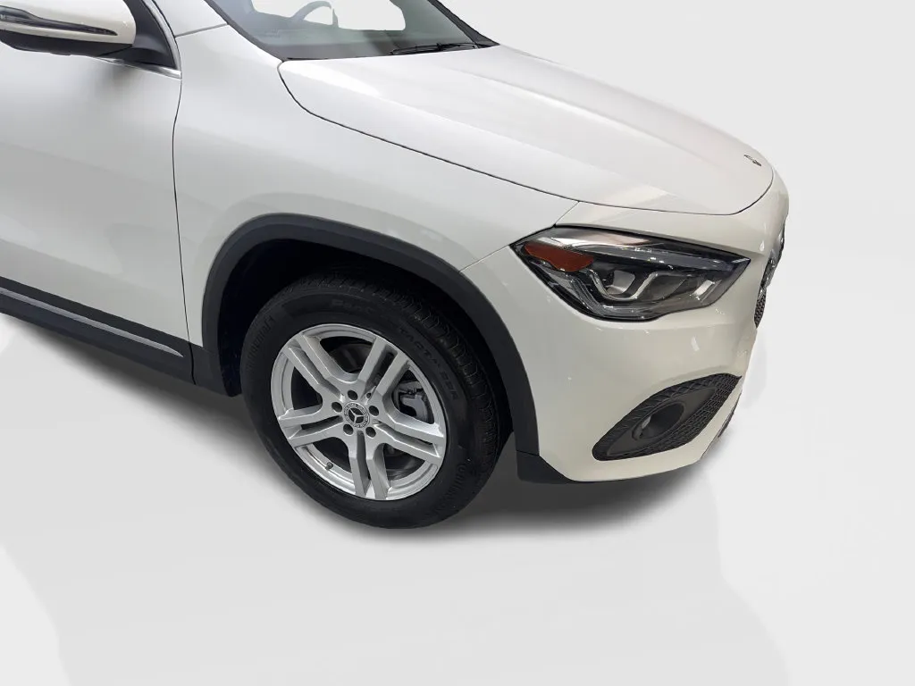 Mercedes-Benz GLA photo 21