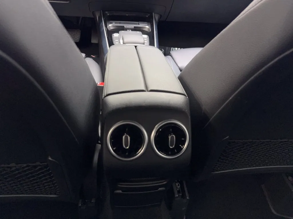 Mercedes-Benz GLA photo 64