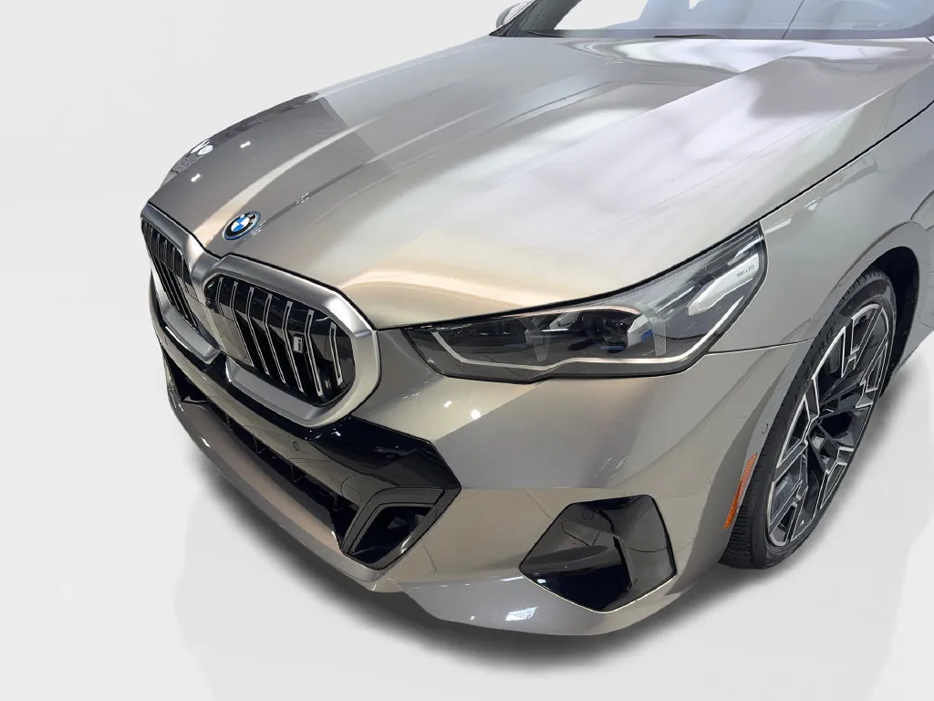 BMW i5 photo 18