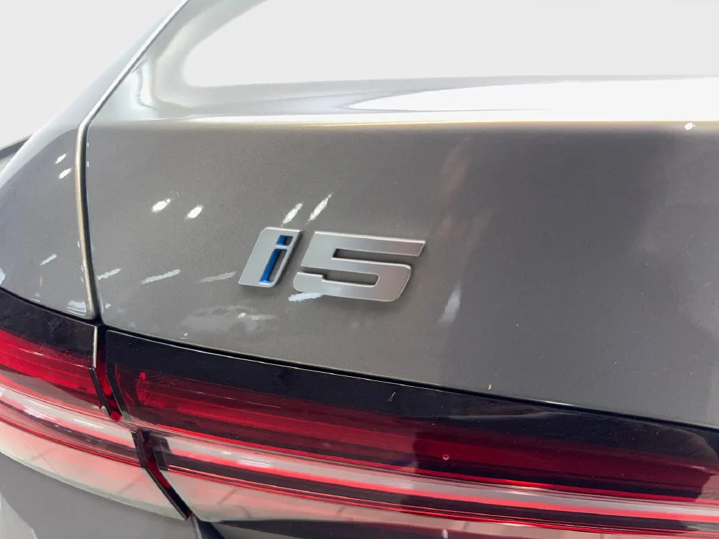 BMW i5 photo 25