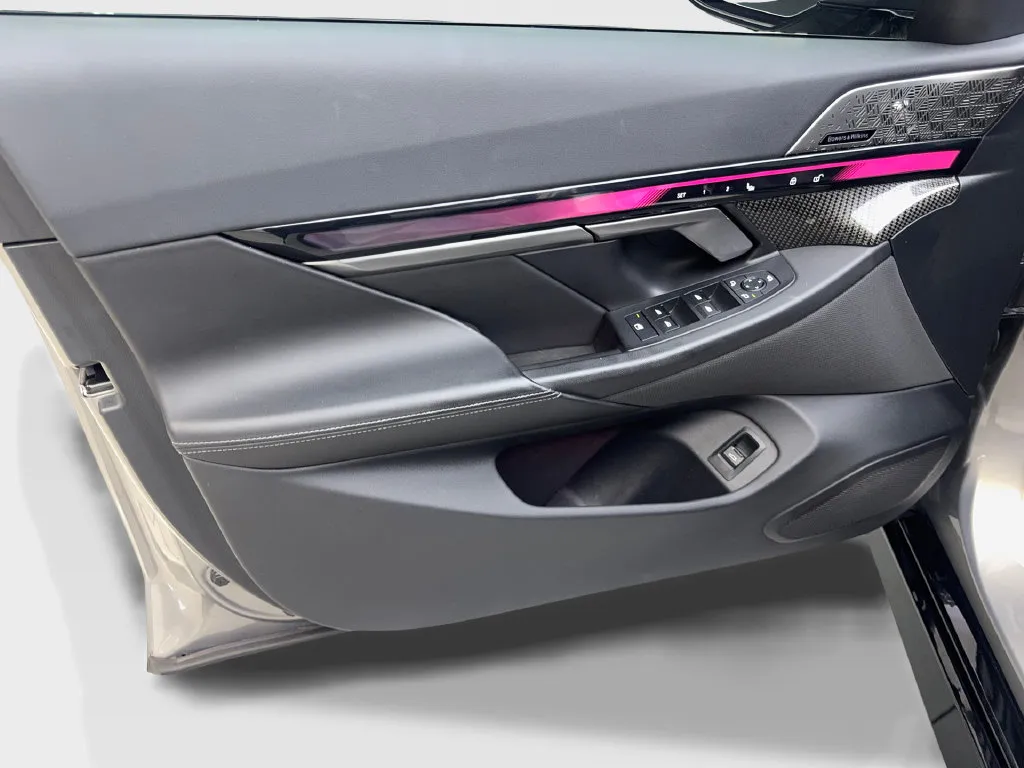 BMW i5 photo 34