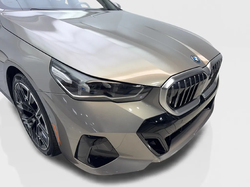 BMW i5 photo 19