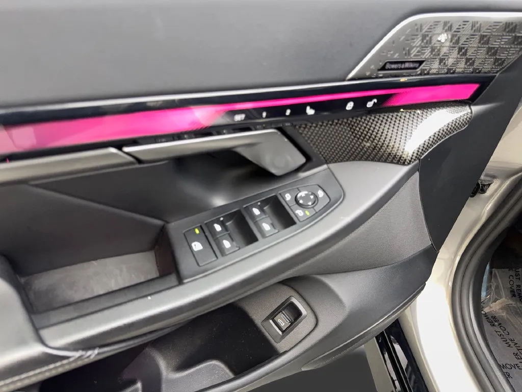 BMW i5 photo 35