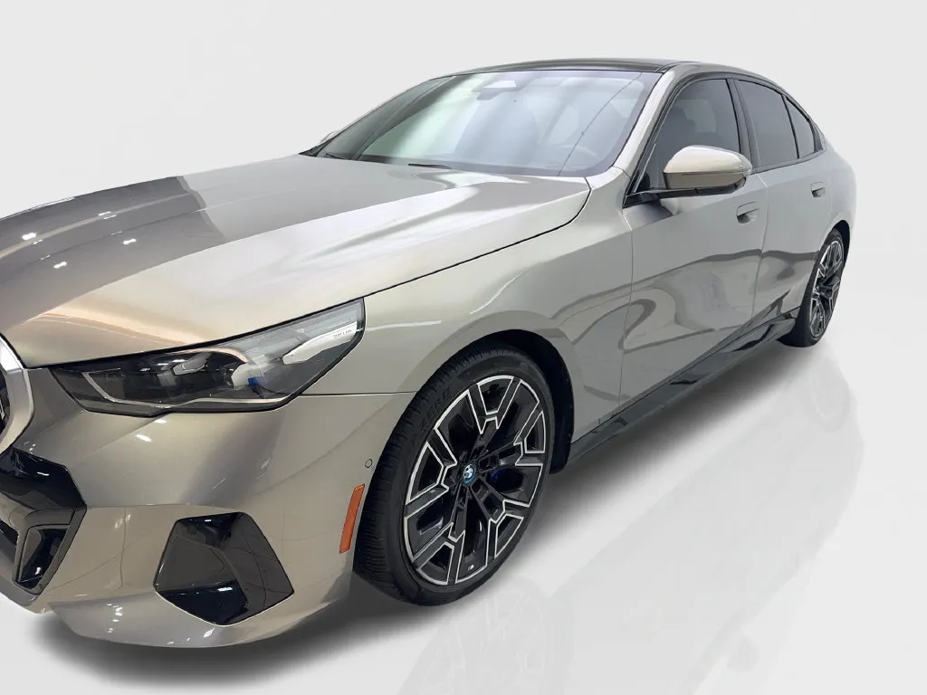 BMW i5 photo 12