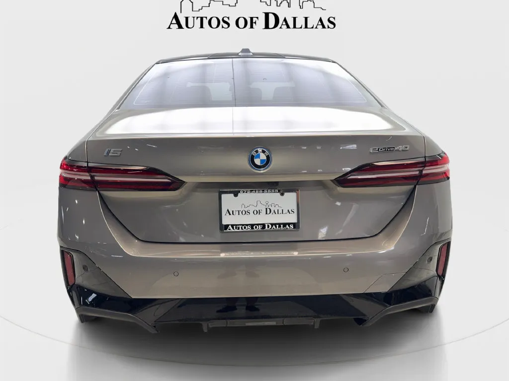 BMW i5 photo 8