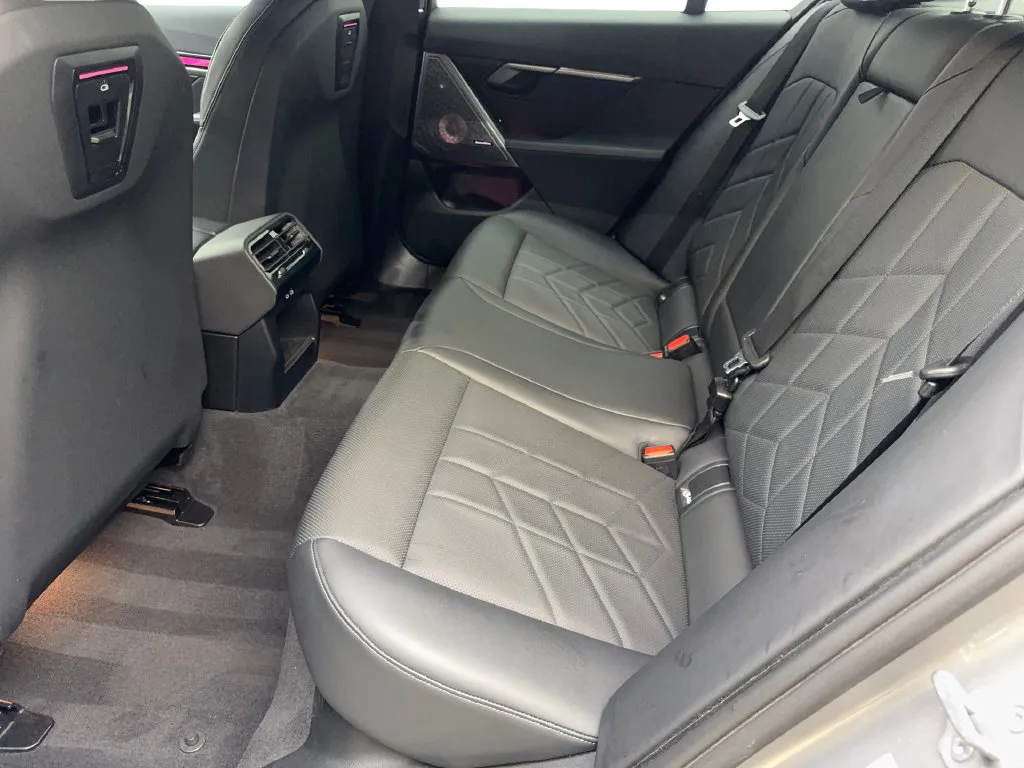 BMW i5 photo 36