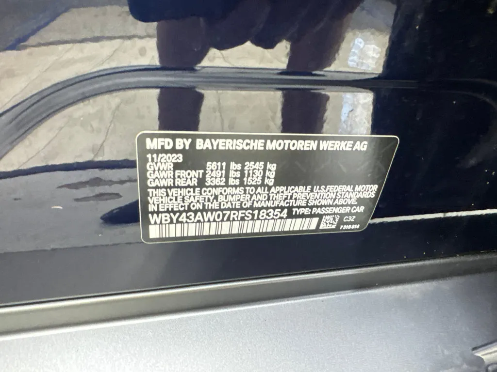 BMW i4 photo 91