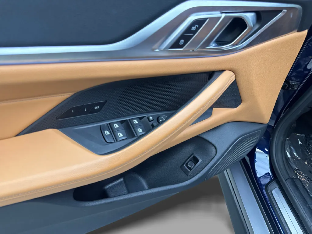 BMW i4 photo 36