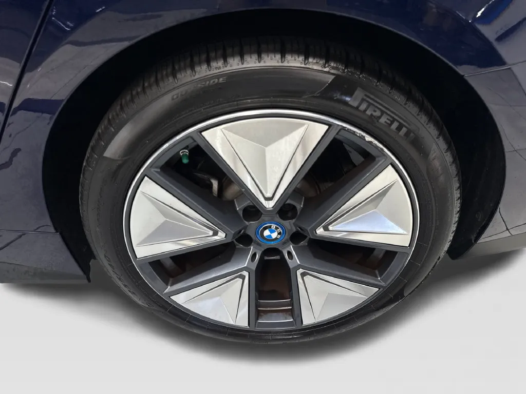 BMW i4 photo 88