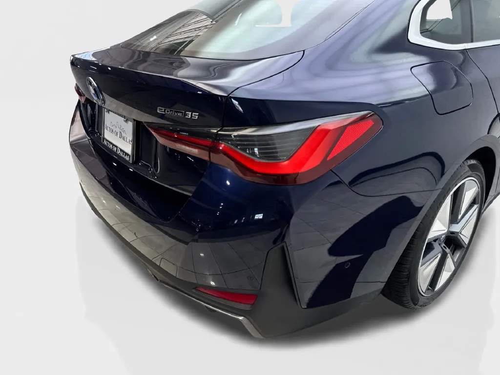 BMW i4 photo 20