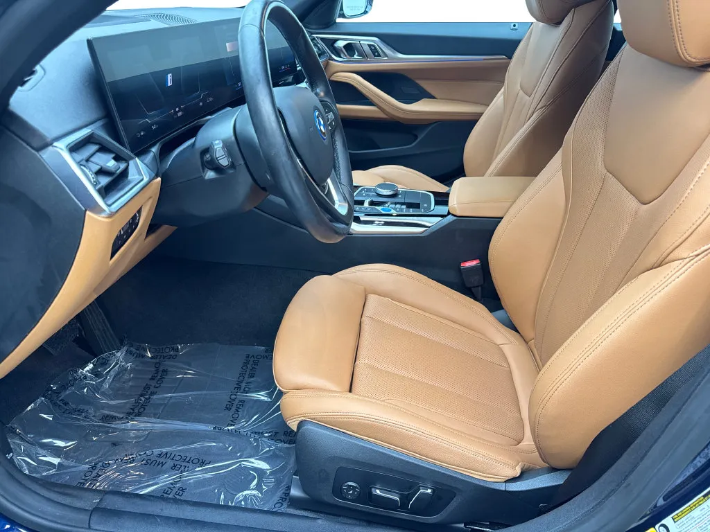 BMW i4 photo 30