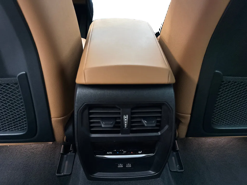 BMW i4 photo 75