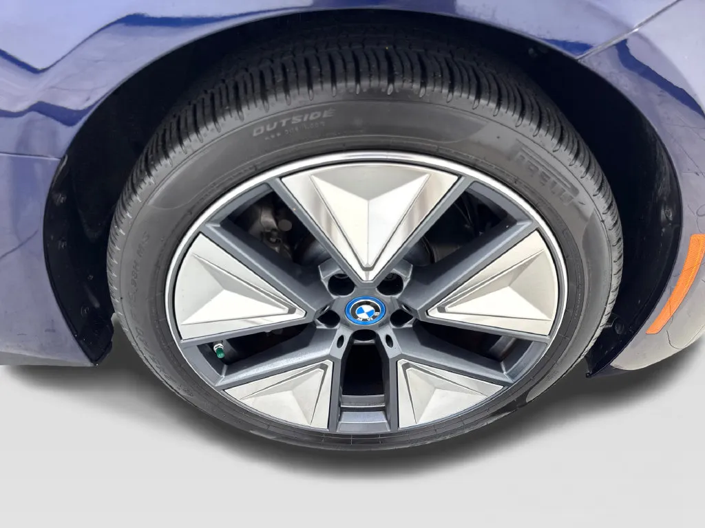 BMW i4 photo 86