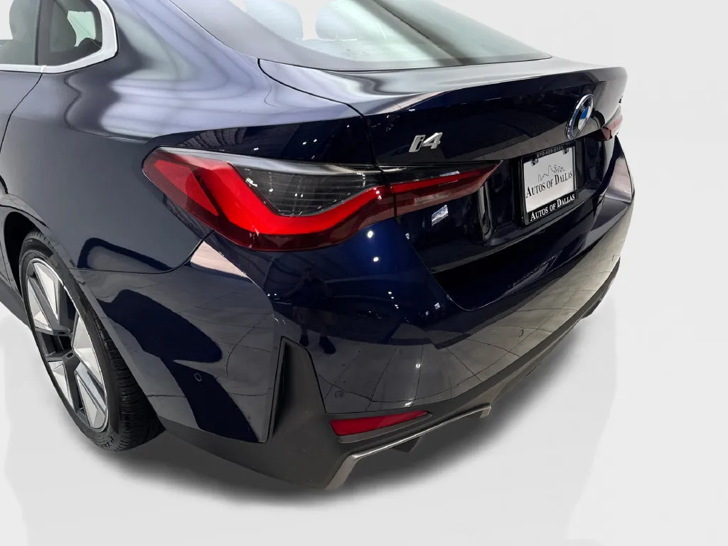 BMW i4 photo 21