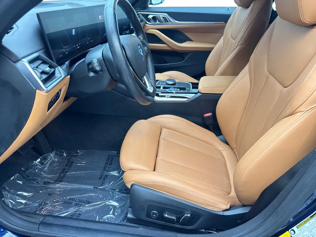 BMW i4 photo 29