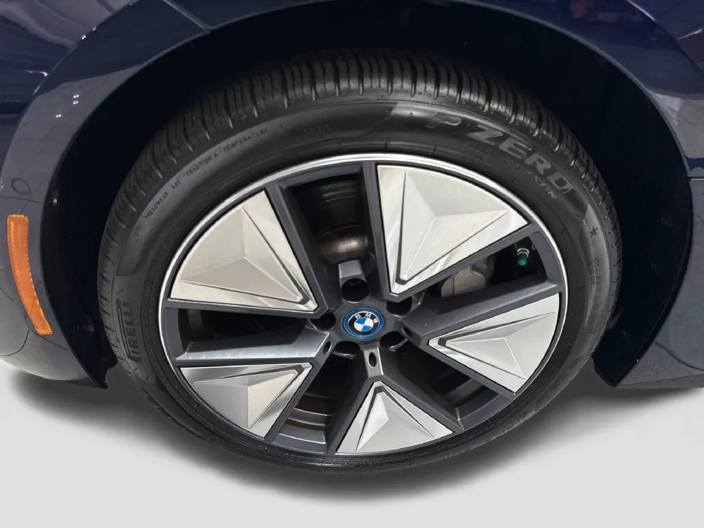BMW i4 photo 89