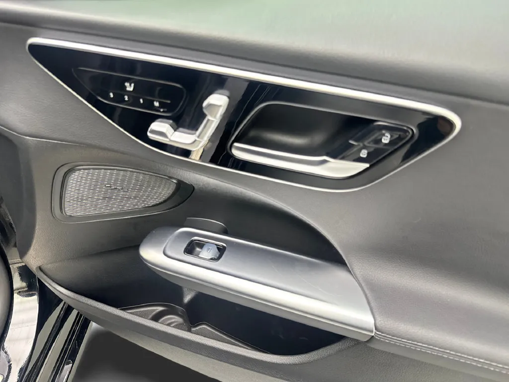 Mercedes-Benz C-Class photo 48