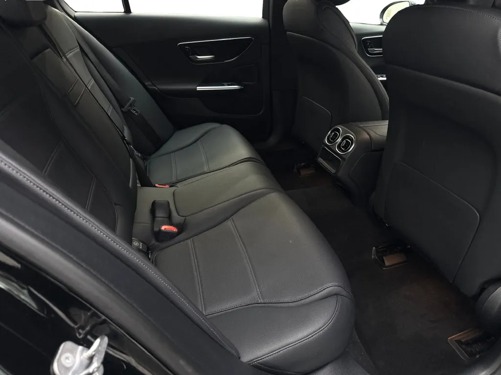 Mercedes-Benz C-Class photo 39