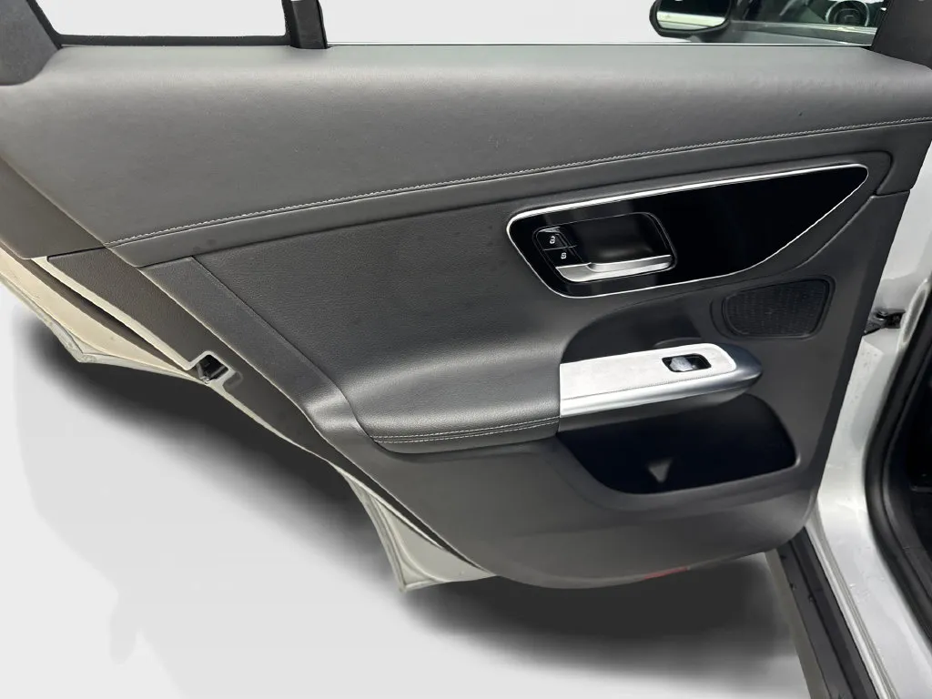 Mercedes-Benz GLC photo 37