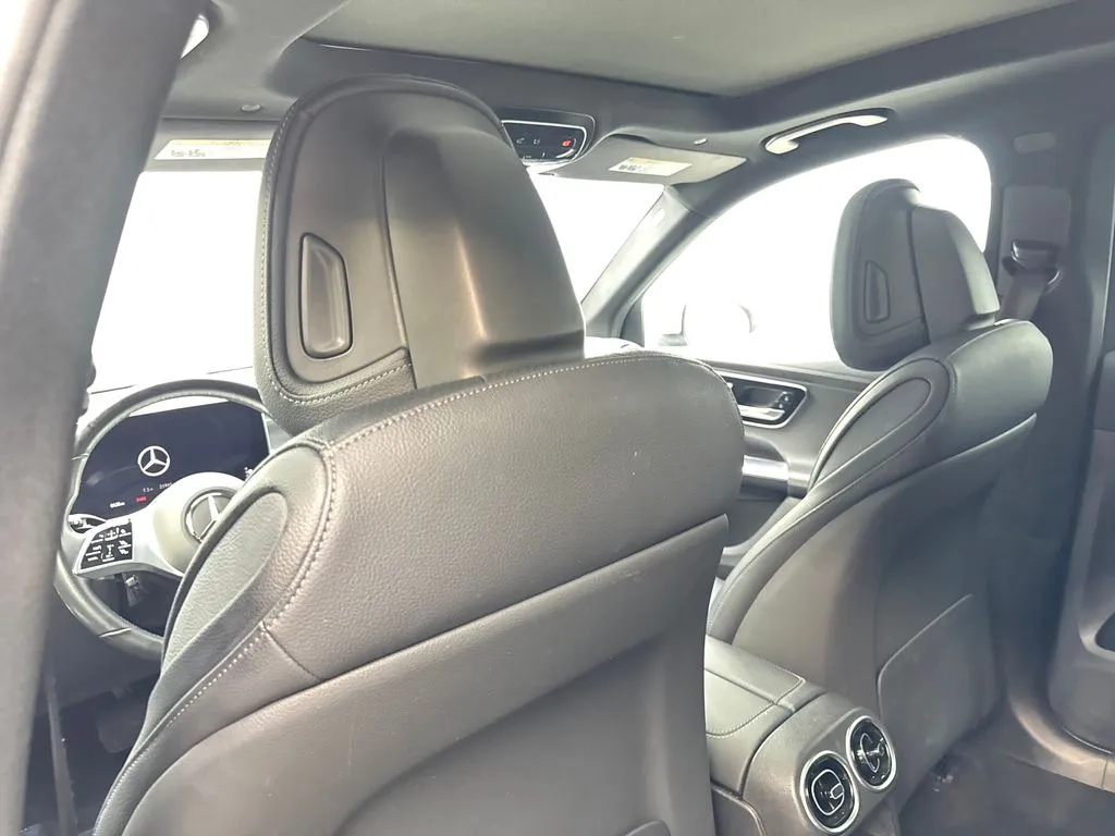 2024 Mercedes-Benz GLC GLC300 - Photo 32